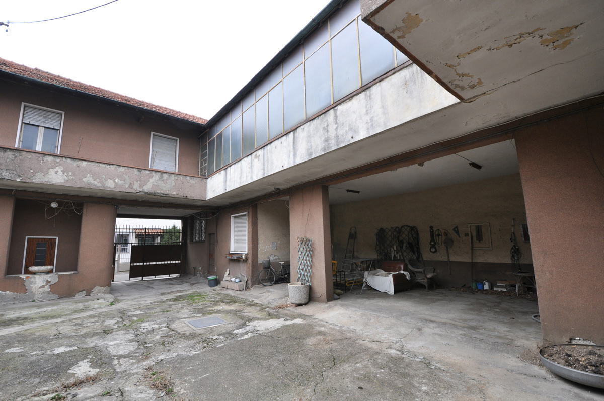 Foto 2 di 15 - Casa indipendente in vendita a Busto Garolfo