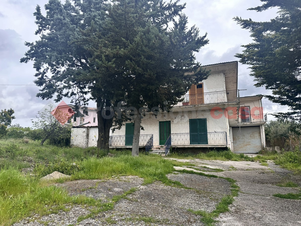 Foto 1 di 21 - Villa a schiera in vendita a Sessa Aurunca