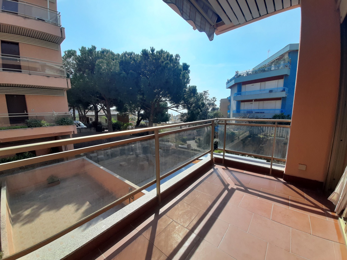 Foto 1 di 15 - Appartamento in vendita a Sanremo