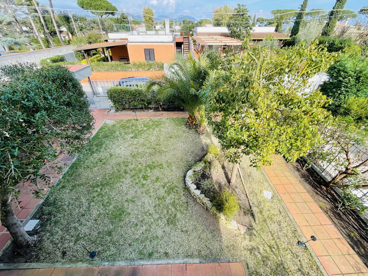 Foto 32 di 50 - Villa in vendita a Terracina
