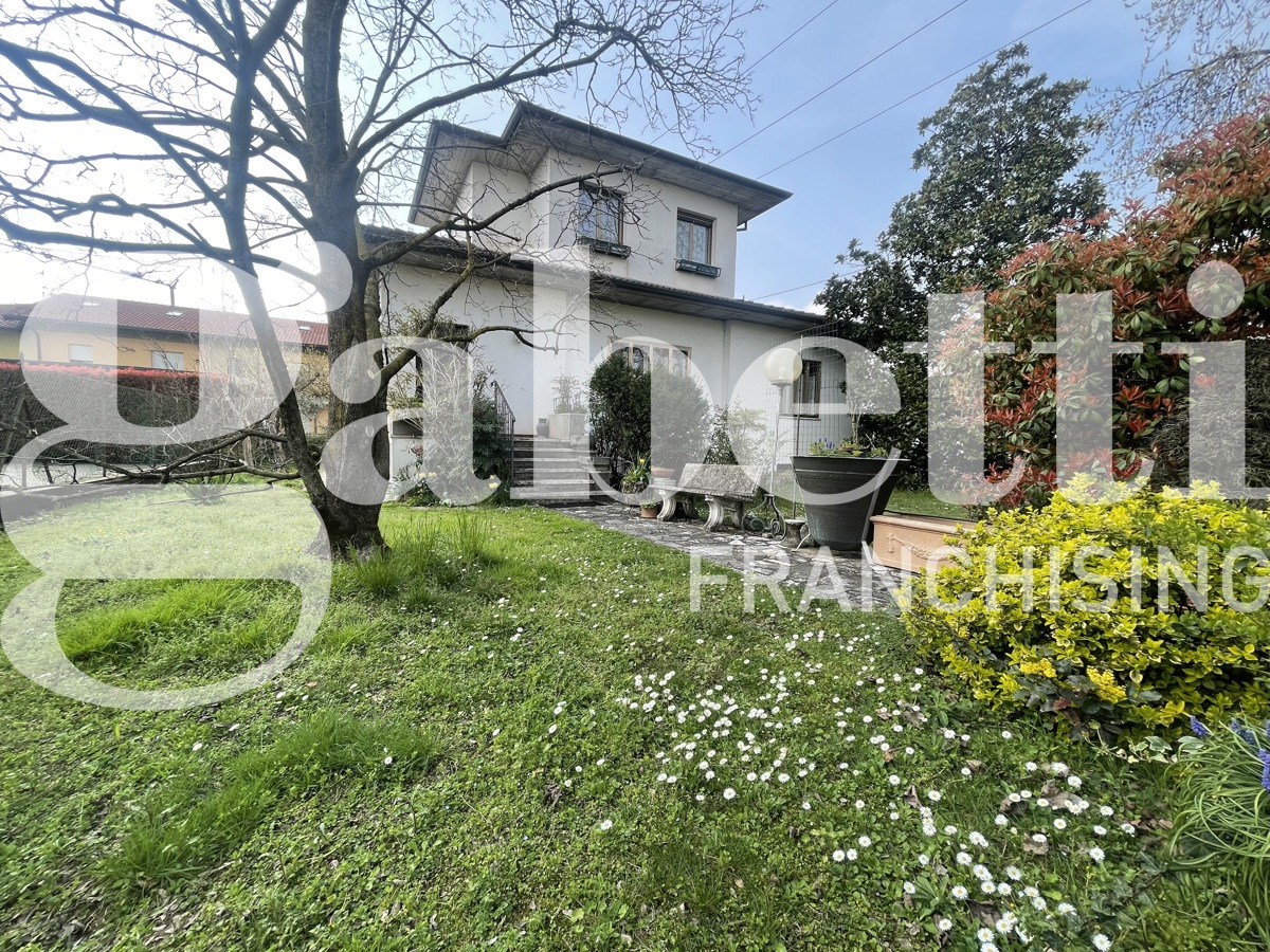 Foto 1 di 38 - Villa in vendita a Chiari