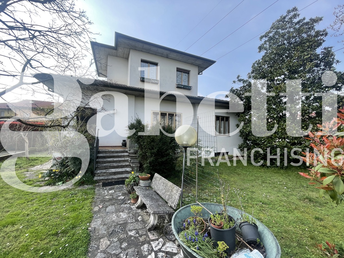 Foto 2 di 38 - Villa in vendita a Chiari