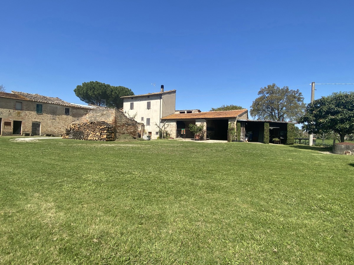 Foto 15 di 28 - Casa indipendente in vendita a Assisi