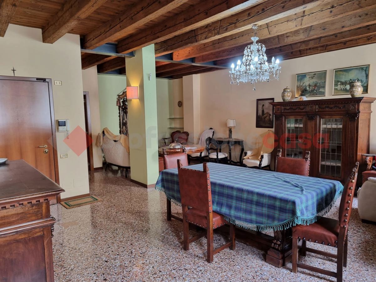 Foto 2 di 13 - Appartamento in vendita a Verona