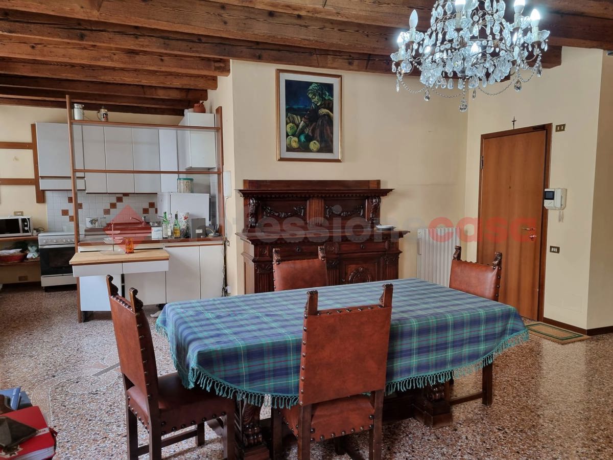 Foto 3 di 13 - Appartamento in vendita a Verona