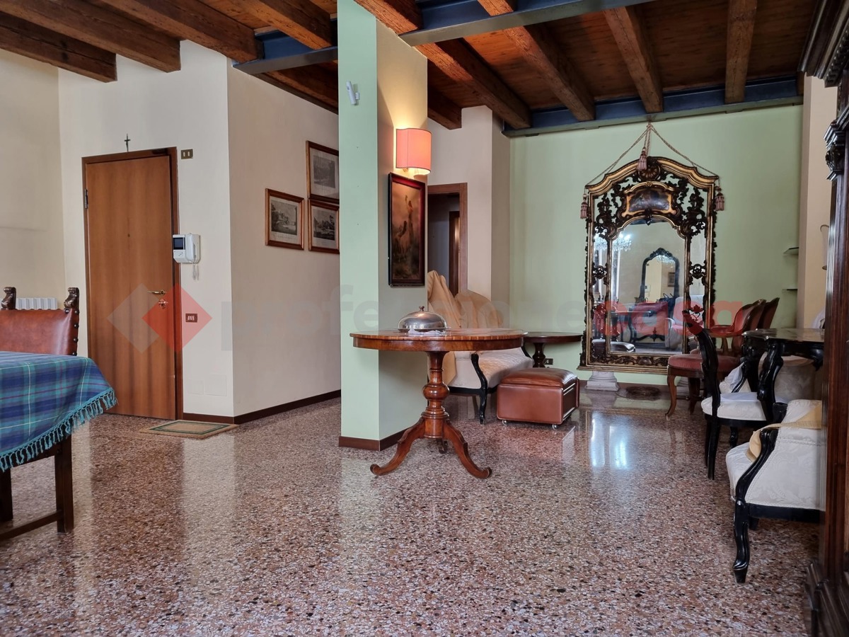 Foto 4 di 13 - Appartamento in vendita a Verona