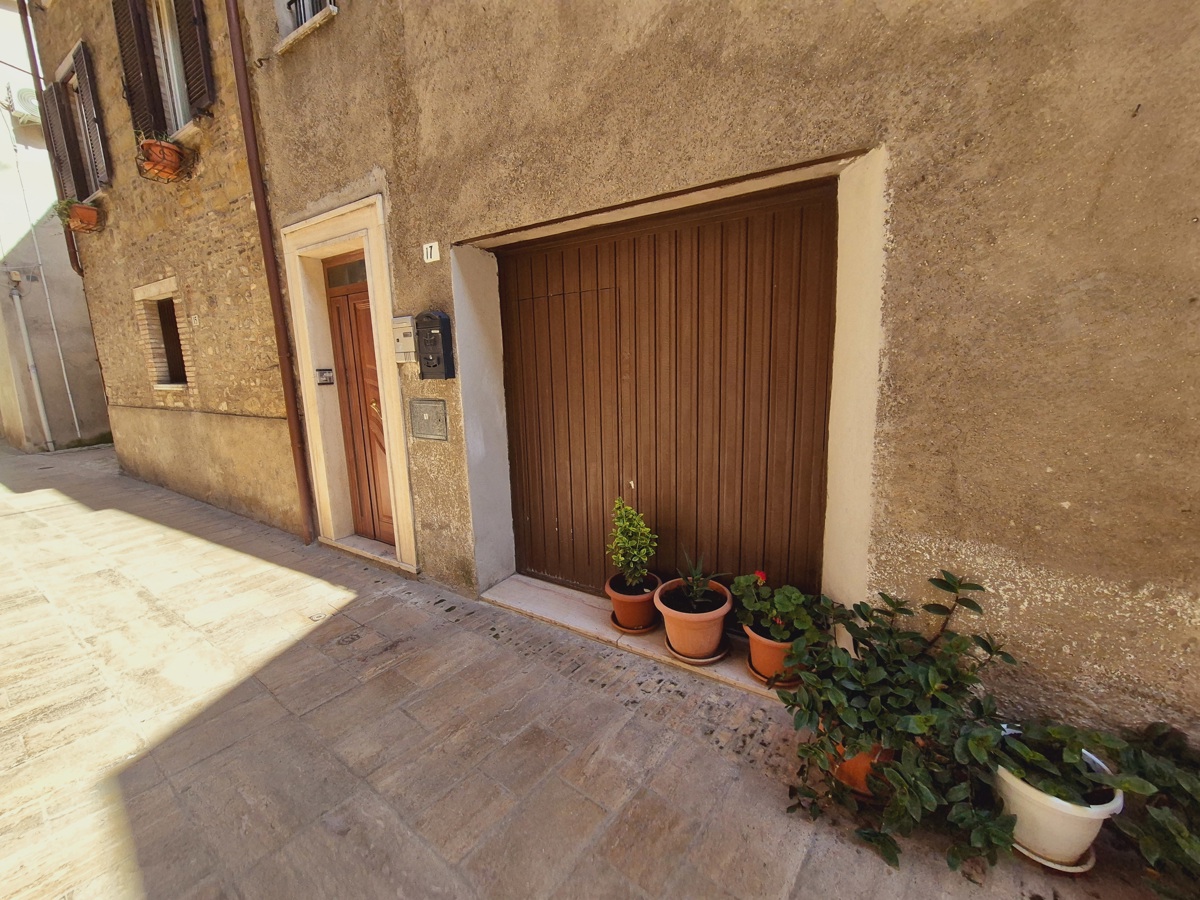 Foto 3 di 30 - Appartamento in vendita a Bastia Umbra