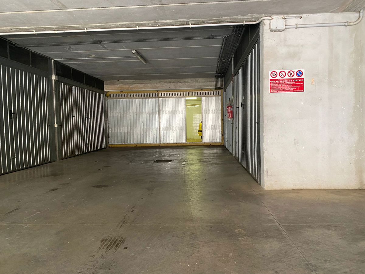 Foto 3 di 11 - Garage in vendita a Aprilia