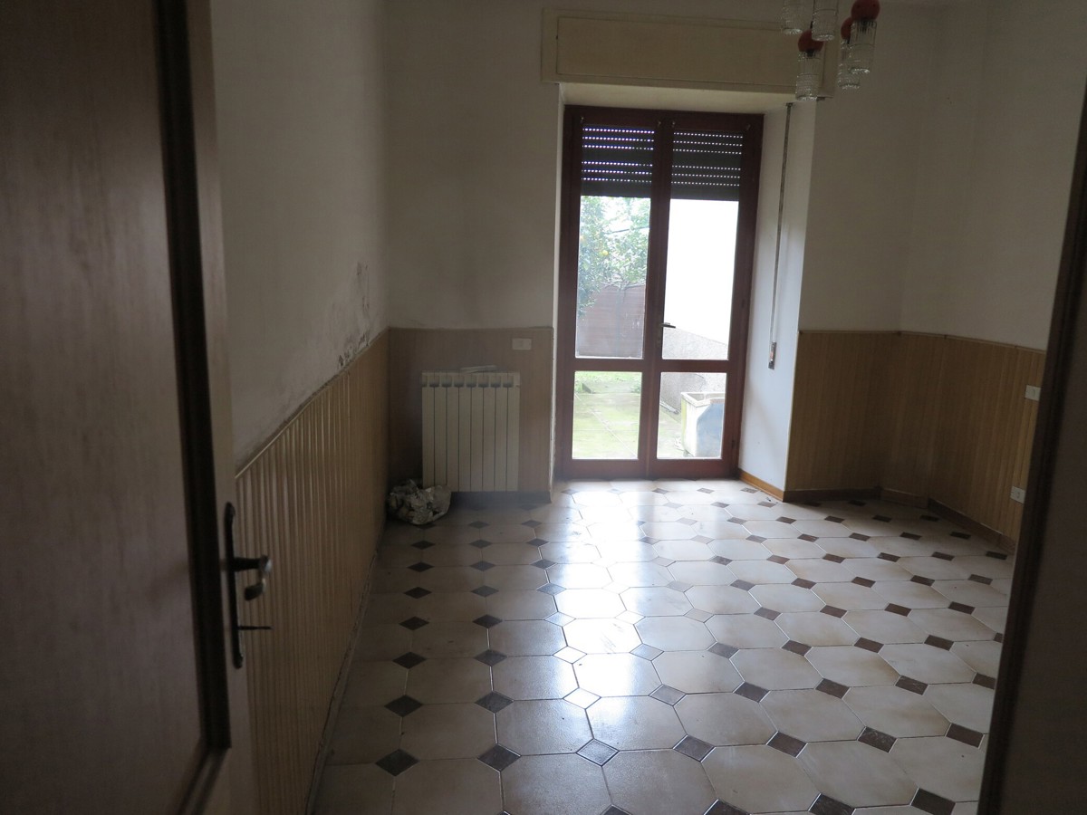 Foto 10 di 11 - Appartamento in vendita a Sarzana