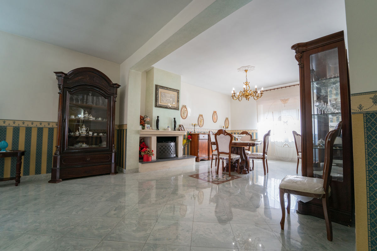 Foto 2 di 35 - Appartamento in vendita a Giugliano in Campania