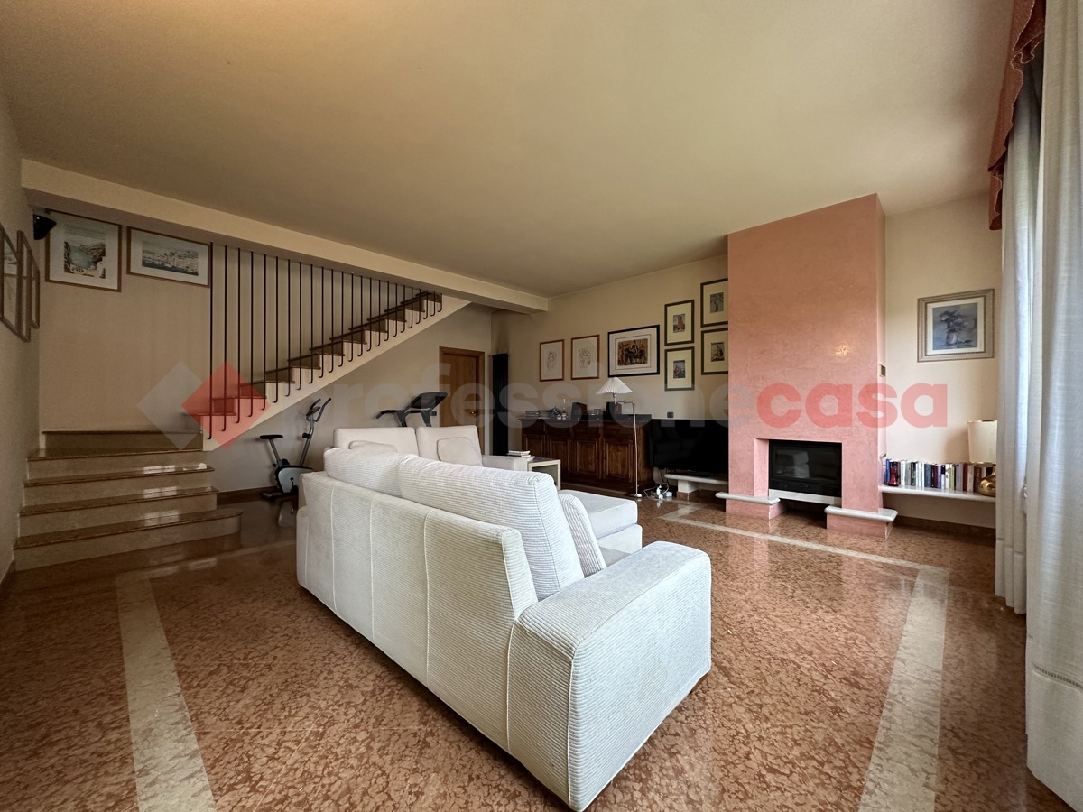 Foto 2 di 15 - Villa in vendita a Legnago