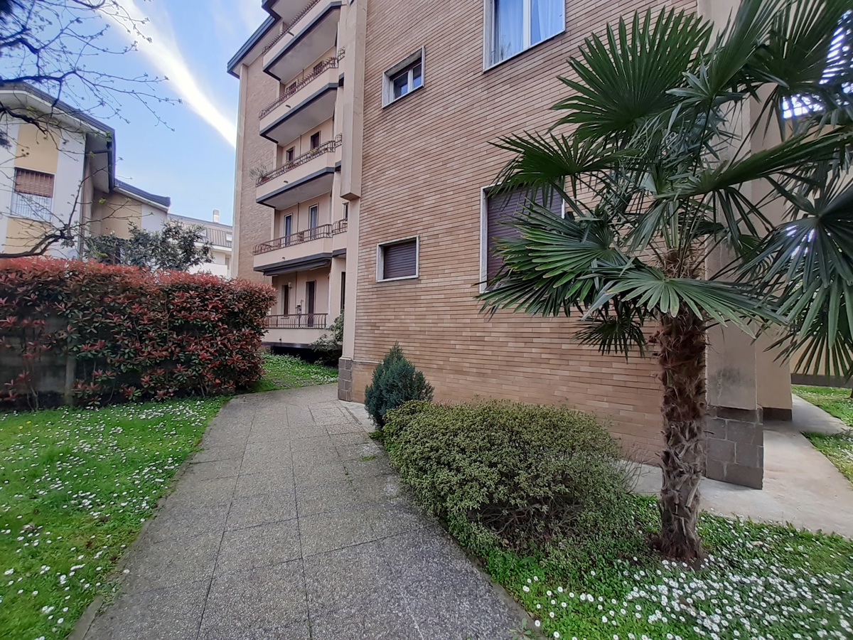 Foto 1 di 28 - Appartamento in vendita a Legnano