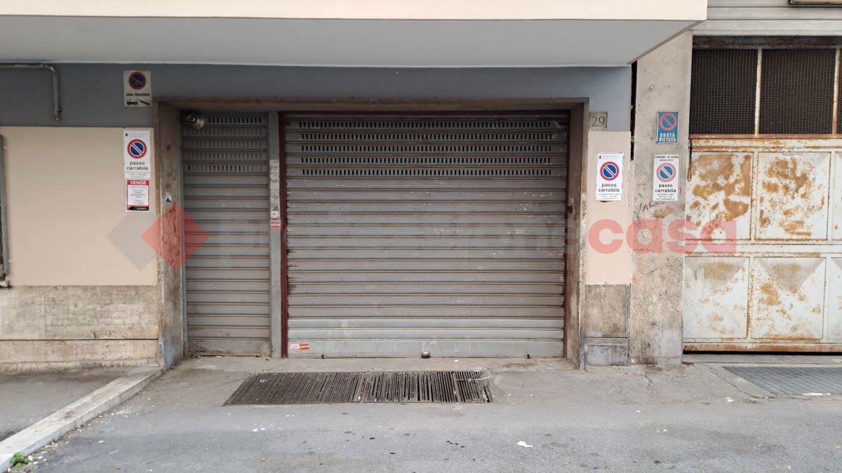 Foto 1 di 3 - Garage in vendita a Roma