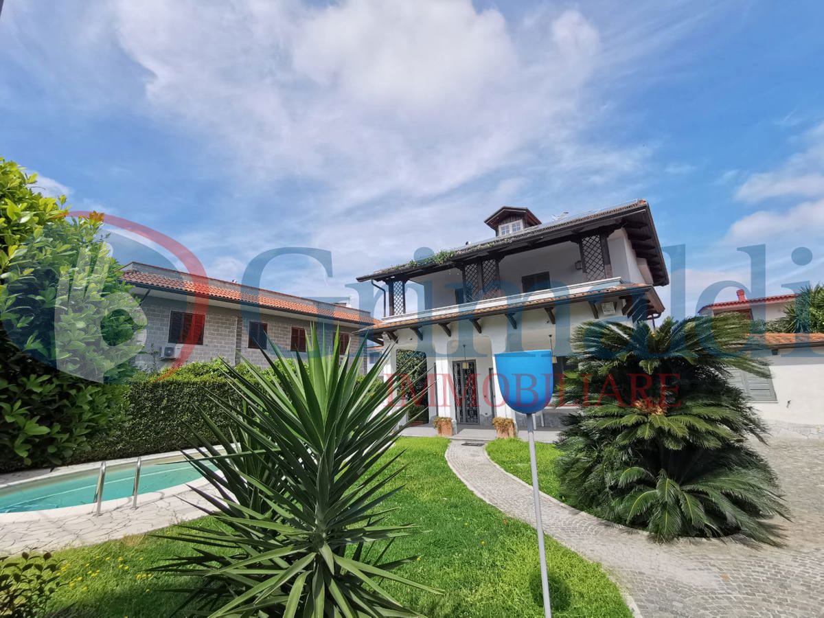Foto 2 di 45 - Villa in vendita a Giugliano in Campania