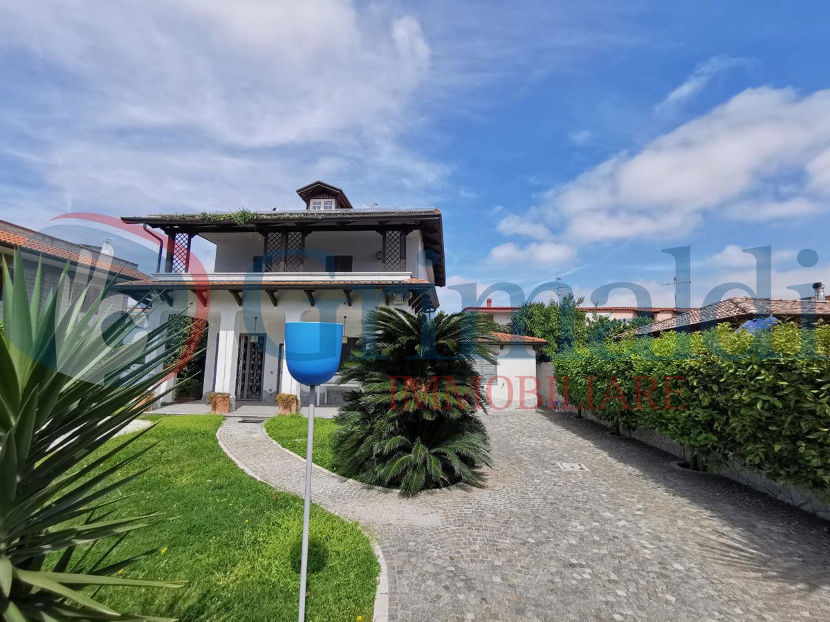 Foto 1 di 45 - Villa in vendita a Giugliano in Campania