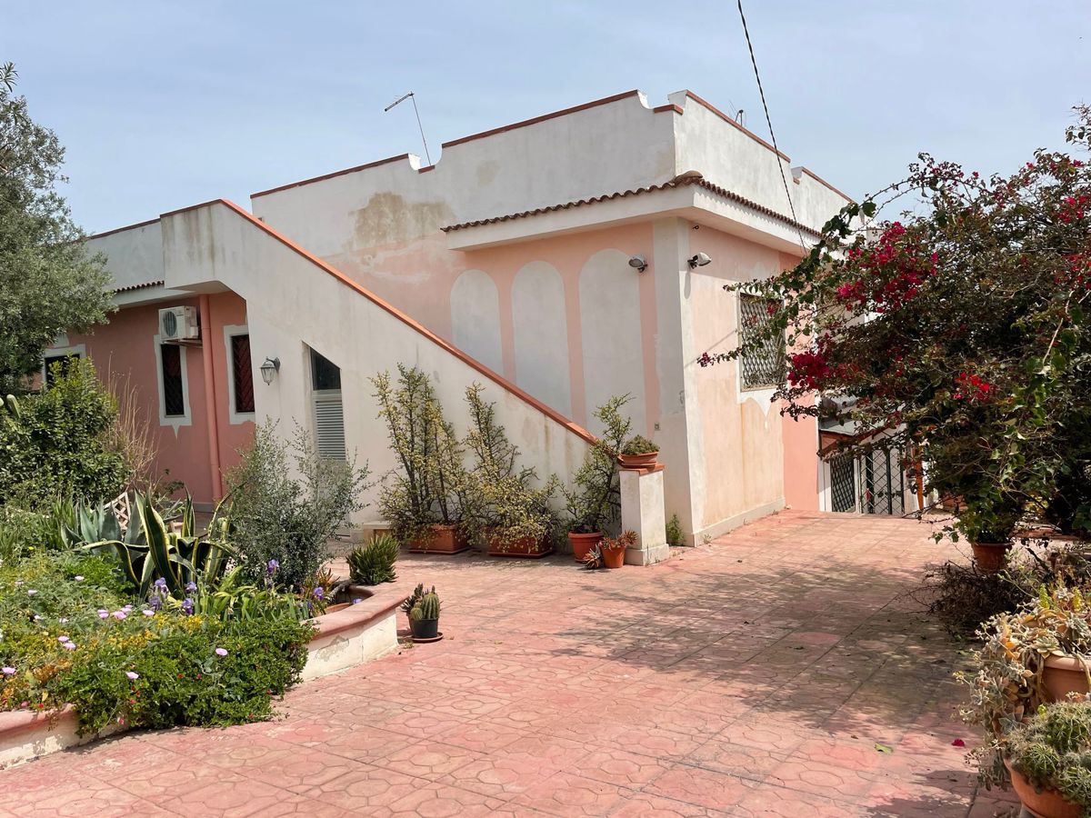 Foto 1 di 27 - Villa in vendita a Pulsano