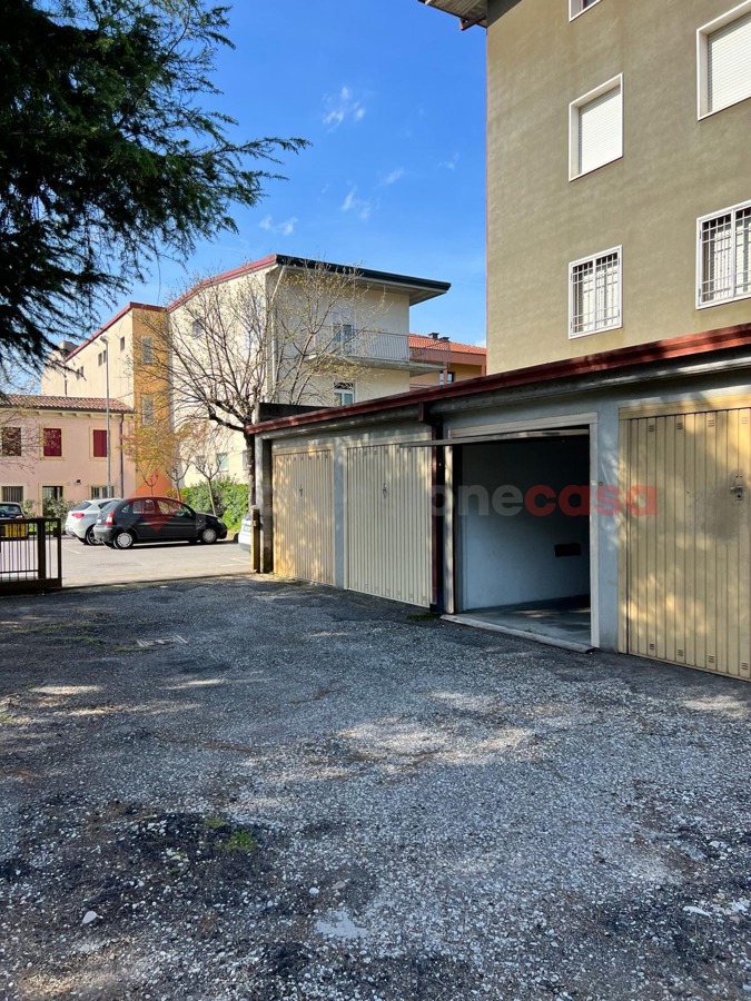 Foto 7 di 11 - Garage in affitto a San Martino Buon Albergo