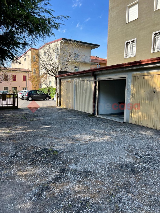 Foto 4 di 11 - Garage in affitto a San Martino Buon Albergo