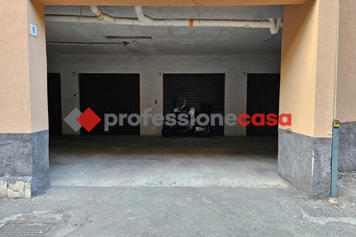 Foto 6 di 8 - Garage in vendita a Catania