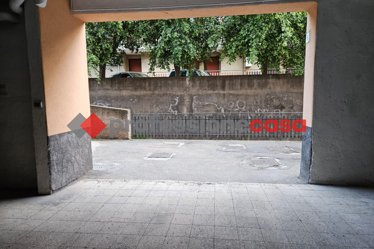 Foto 5 di 8 - Garage in vendita a Catania