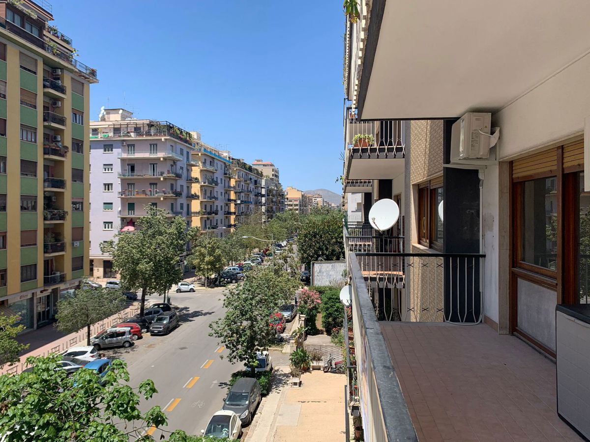 Foto 11 di 19 - Appartamento in affitto a Palermo