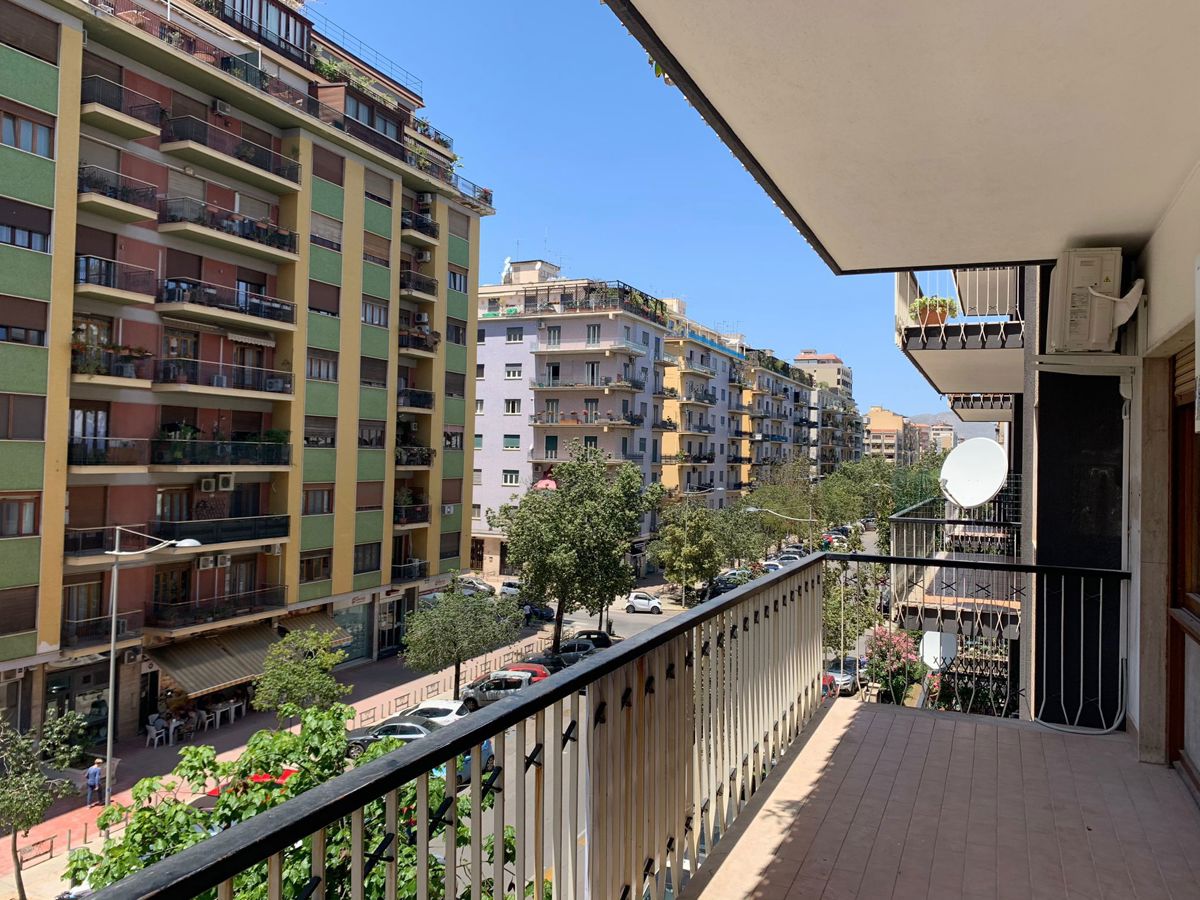 Foto 1 di 19 - Appartamento in affitto a Palermo