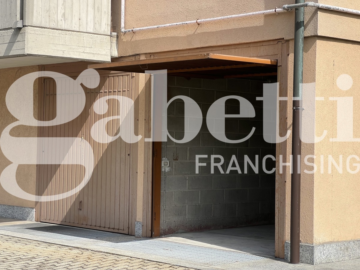 Foto 5 di 13 - Garage in vendita a Cesano Maderno