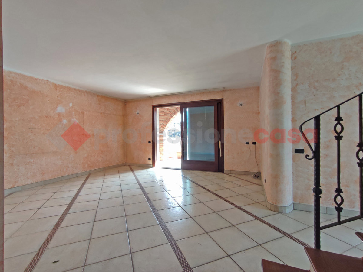 Foto 3 di 27 - Villa a schiera in vendita a Oleggio Castello
