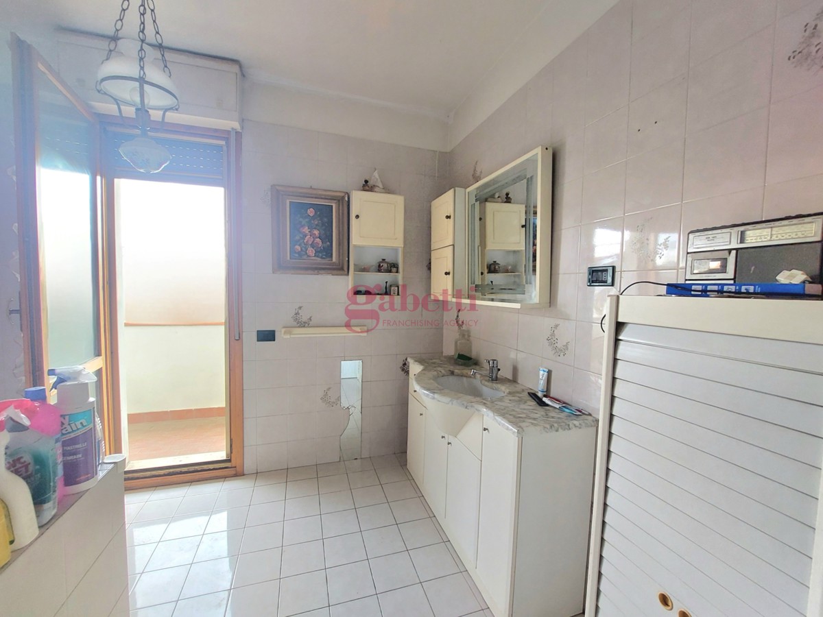 Foto 10 di 32 - Appartamento in vendita a Firenze