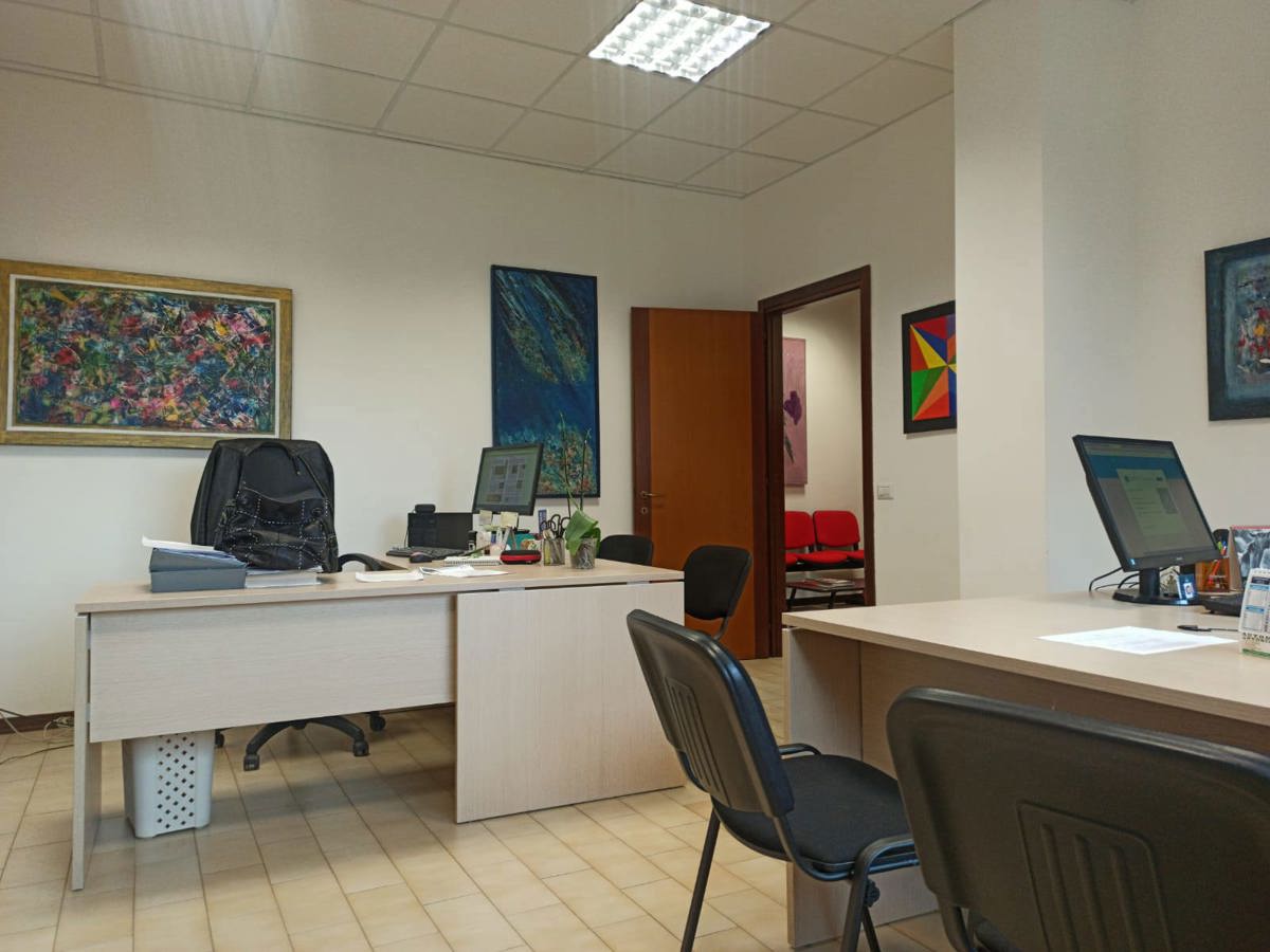 Foto 3 di 15 - Ufficio in affitto a Oristano