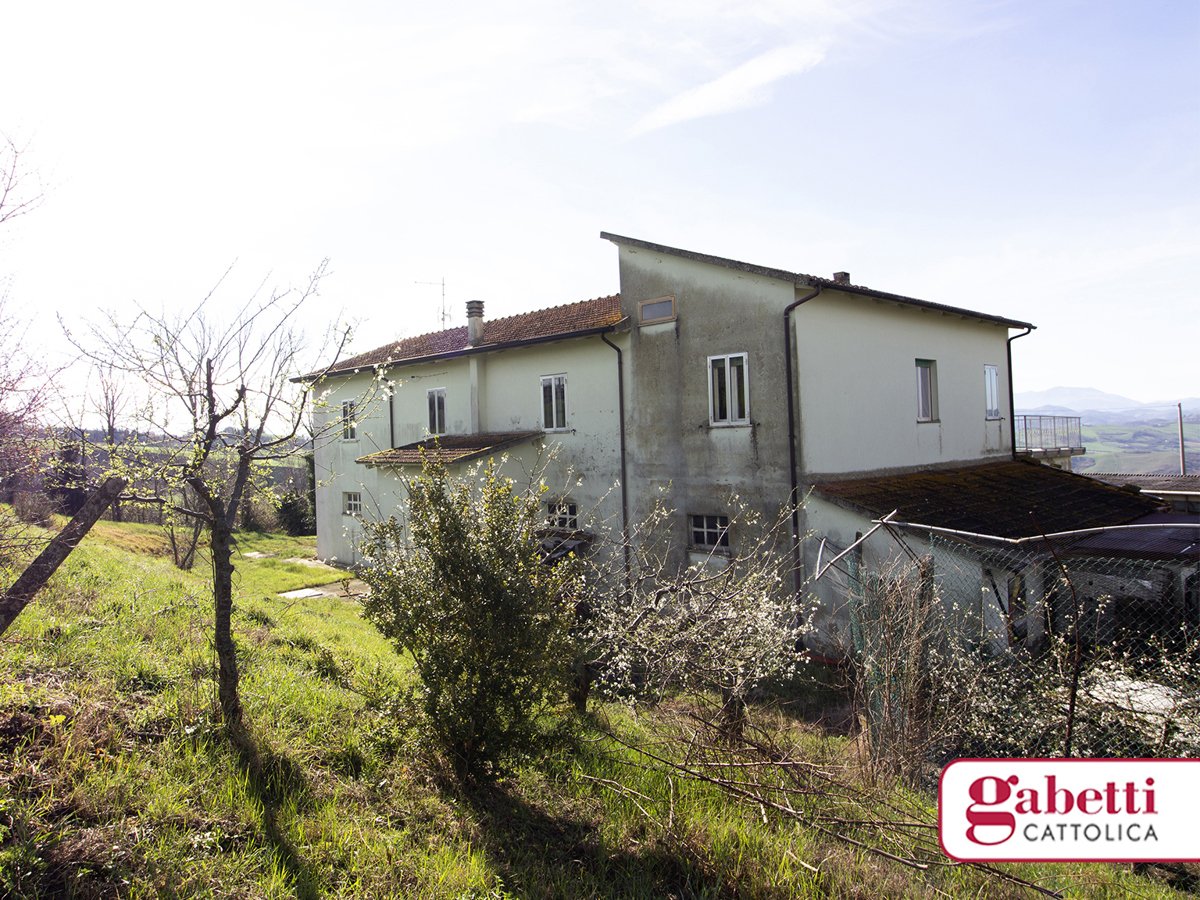 Foto 1 di 15 - Casa indipendente in vendita a Urbino