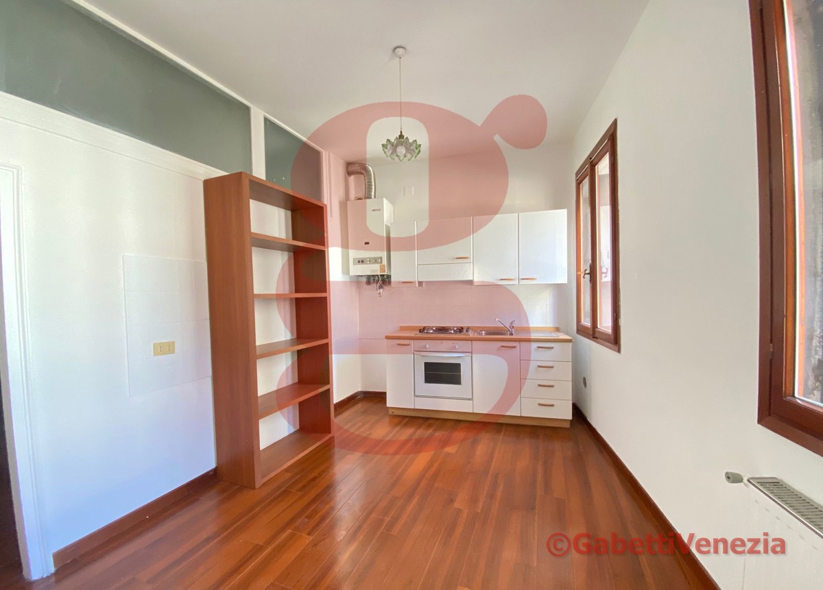Foto 3 di 11 - Appartamento in vendita a Venezia