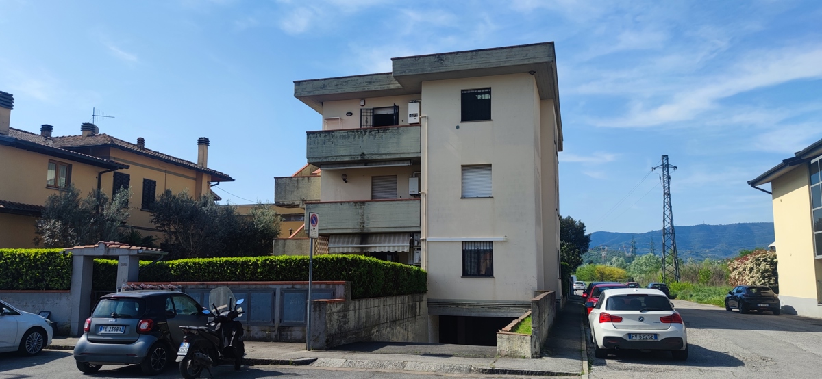 Foto 2 di 29 - Appartamento in vendita a Prato
