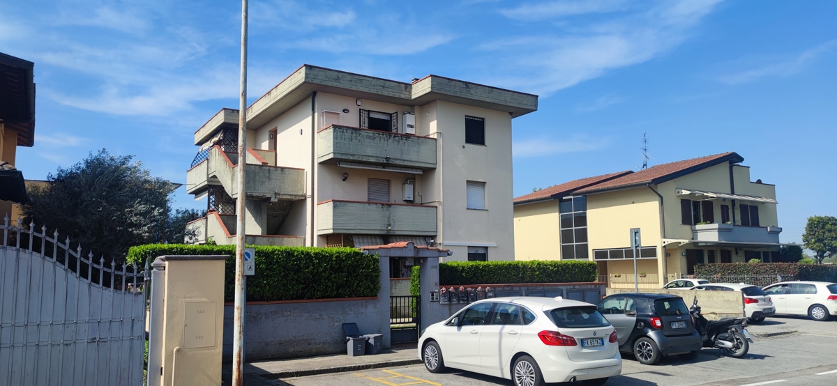 Foto 3 di 29 - Appartamento in vendita a Prato