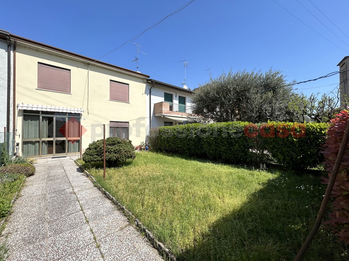 Foto 1 di 11 - Villa a schiera in vendita a Legnago
