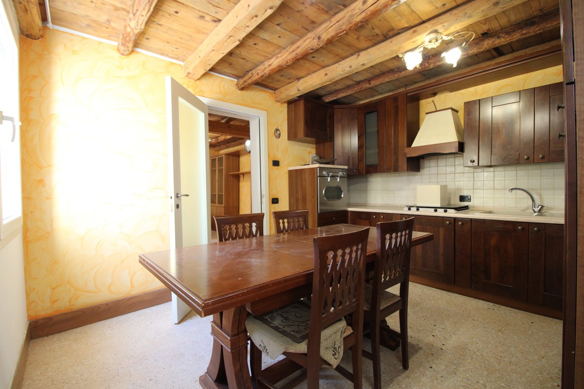 Foto 1 di 14 - Casa indipendente in vendita a Adria