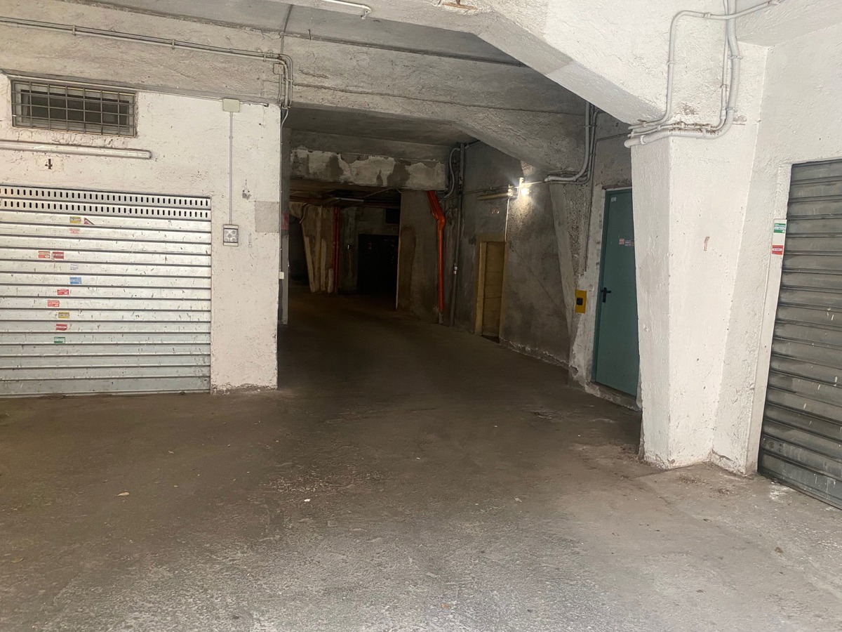 Foto 14 di 16 - Garage in vendita a Roma