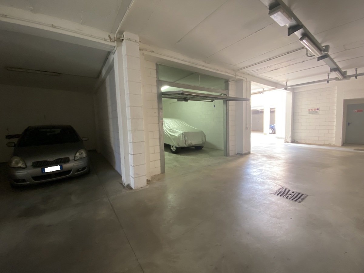 Foto 9 di 19 - Garage in affitto a Grottaferrata