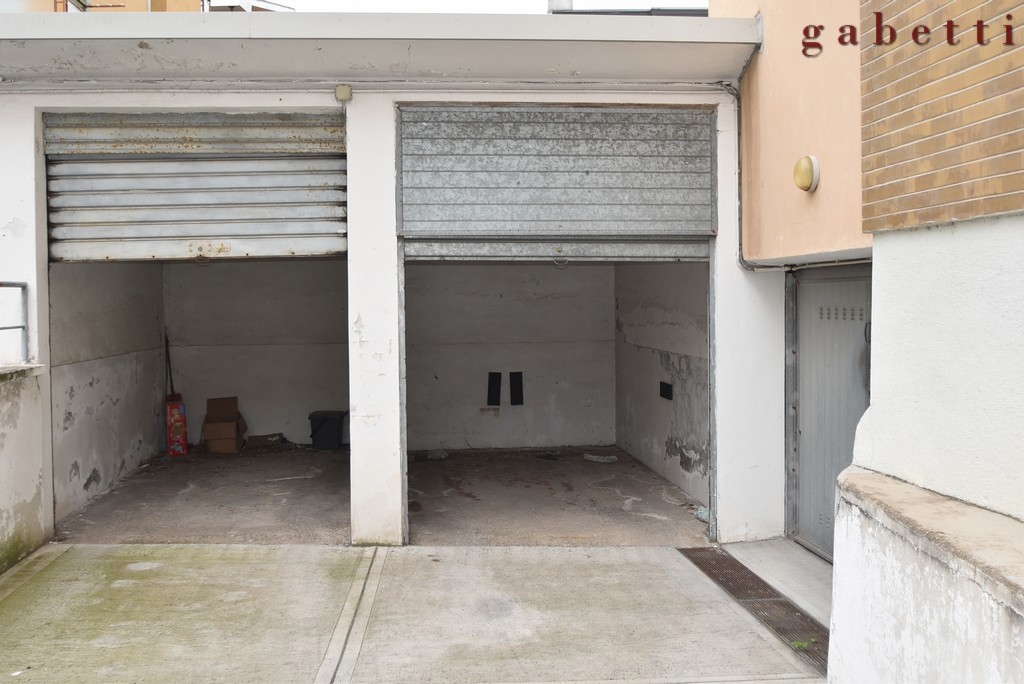 Foto 7 di 8 - Garage in vendita a Magenta