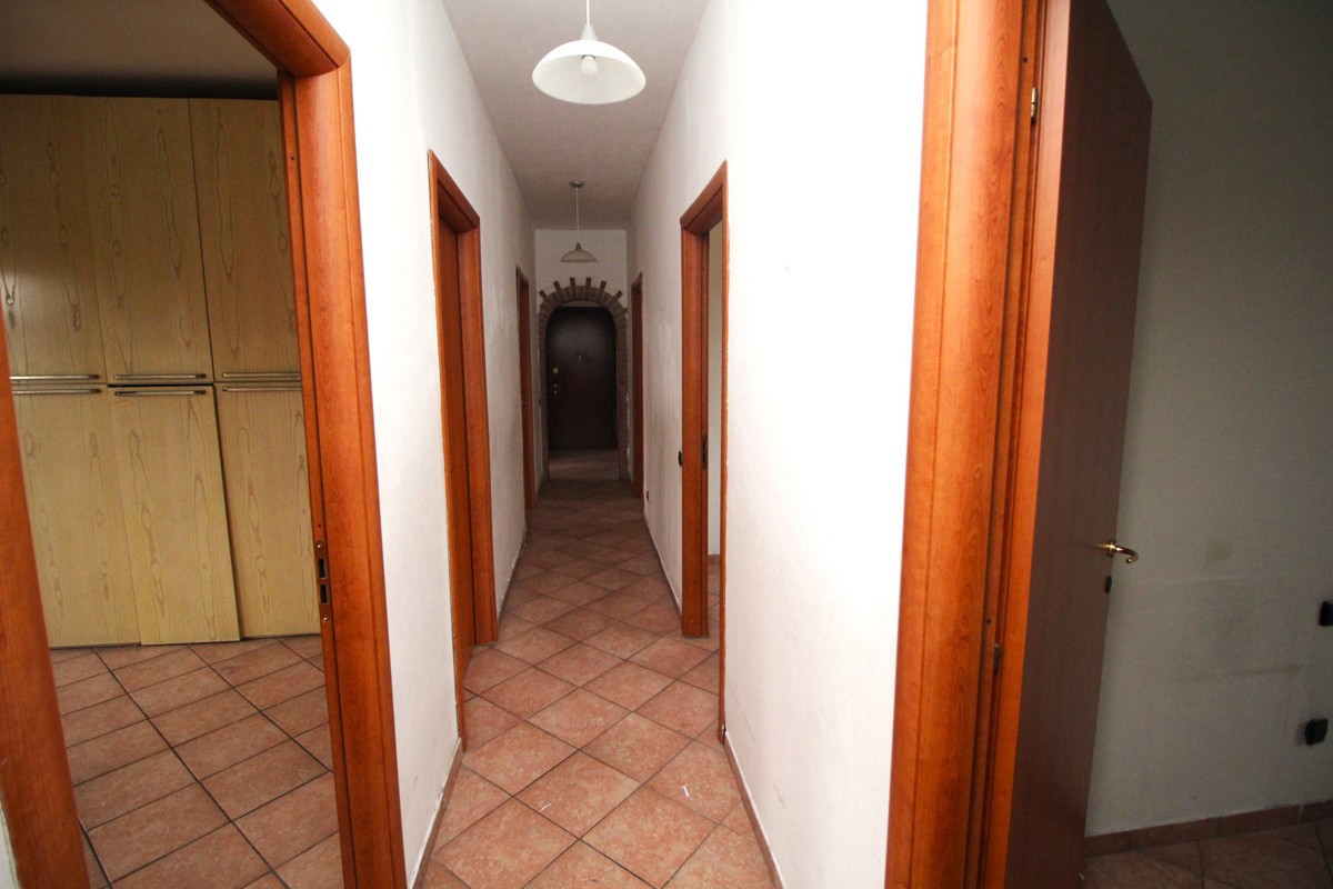 Foto 11 di 22 - Appartamento in vendita a Legnano