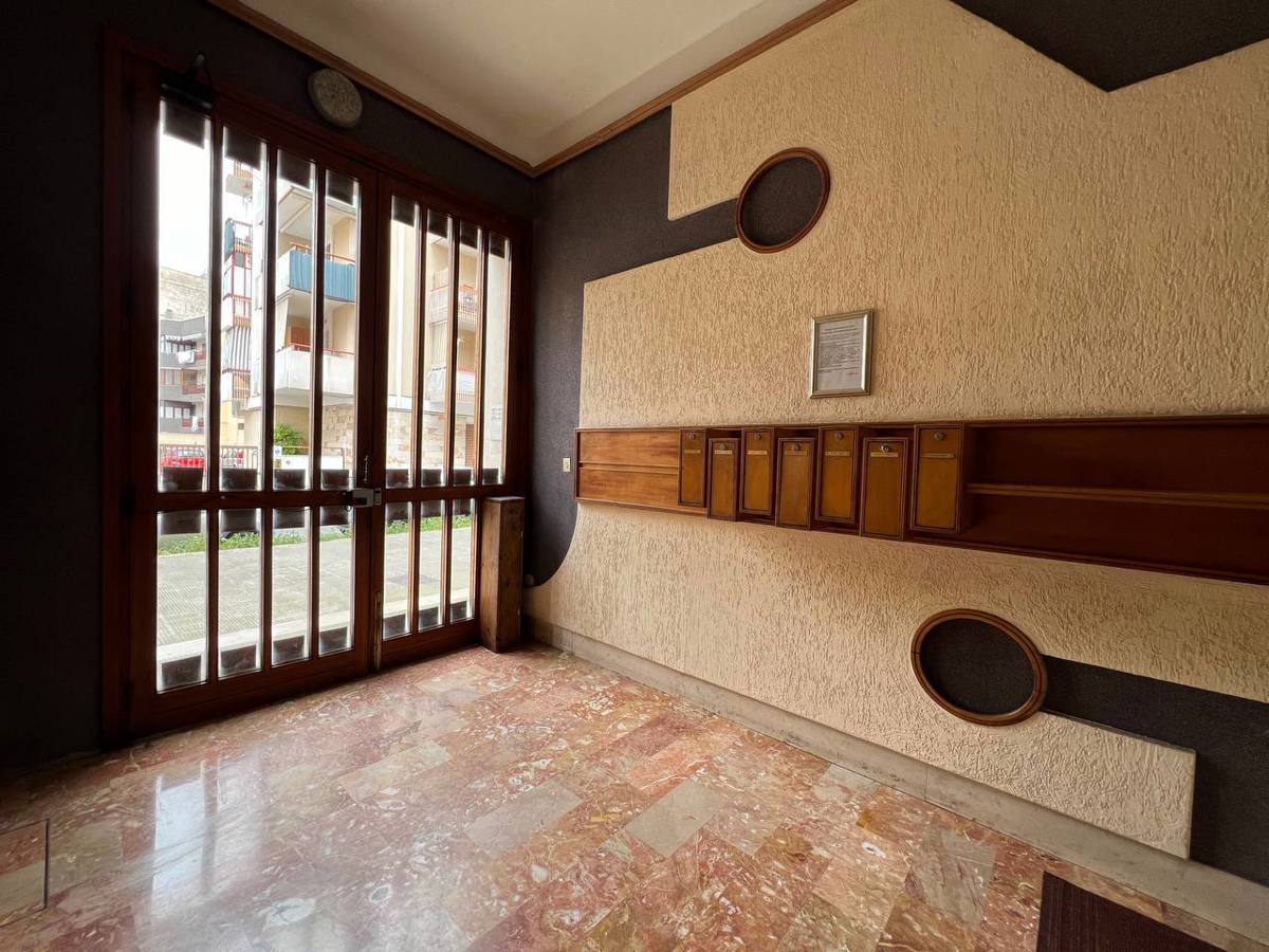 Foto 3 di 37 - Appartamento in vendita a Taranto