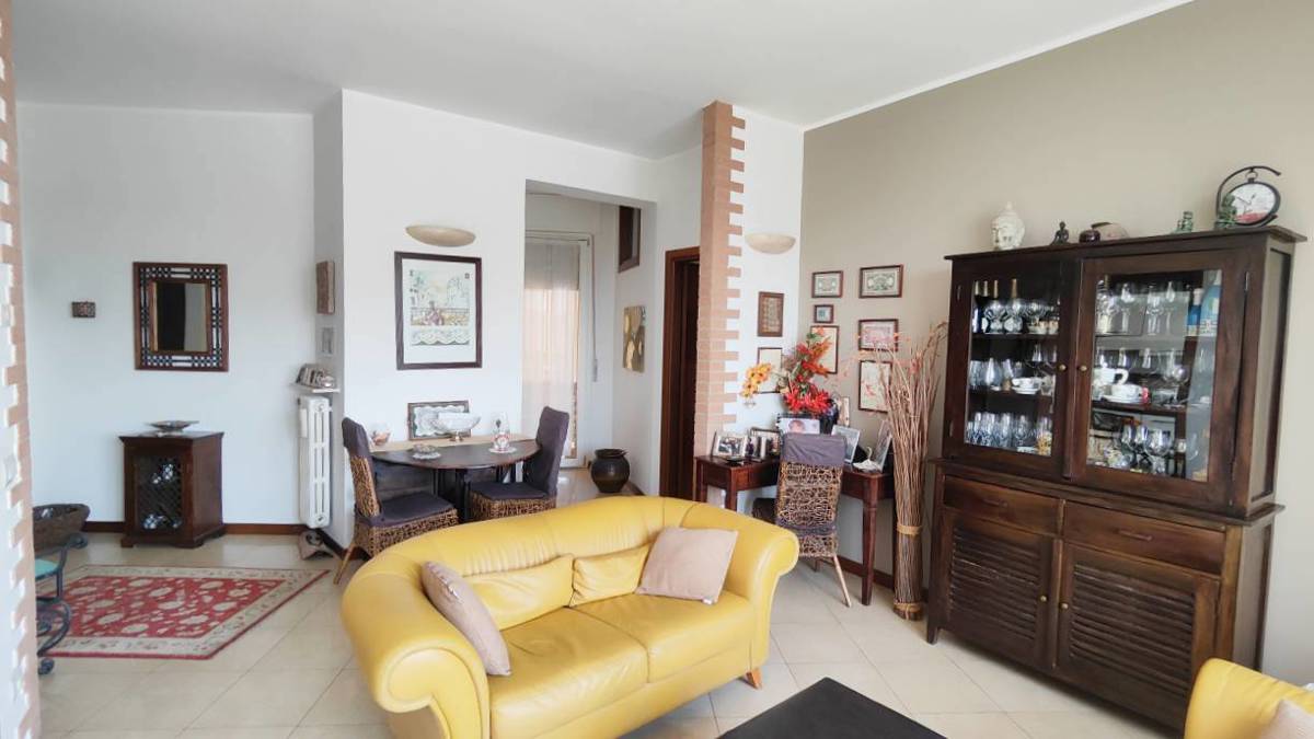 Foto 2 di 36 - Appartamento in vendita a Piacenza