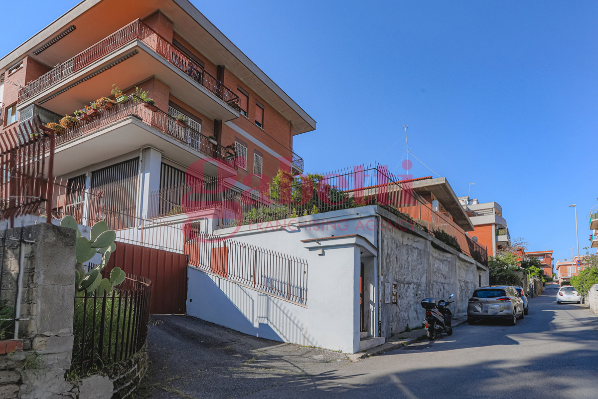 Foto 2 di 47 - Appartamento in vendita a Roma