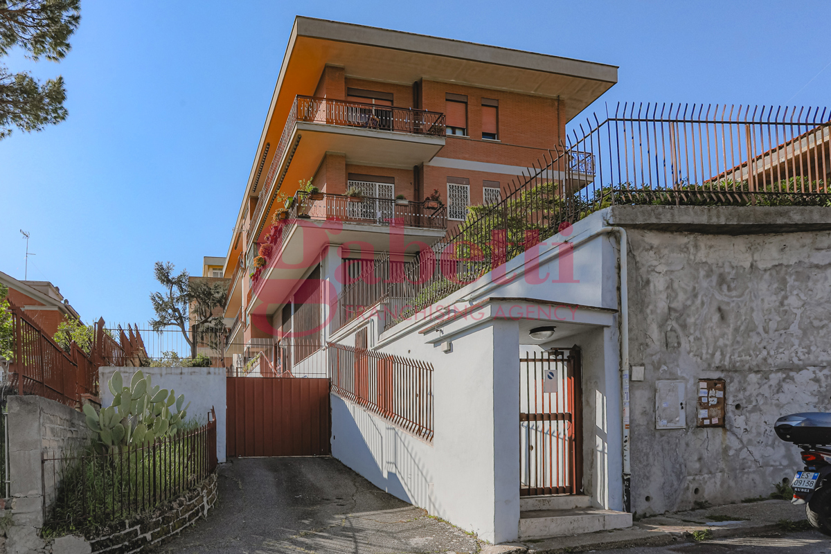 Foto 1 di 47 - Appartamento in vendita a Roma