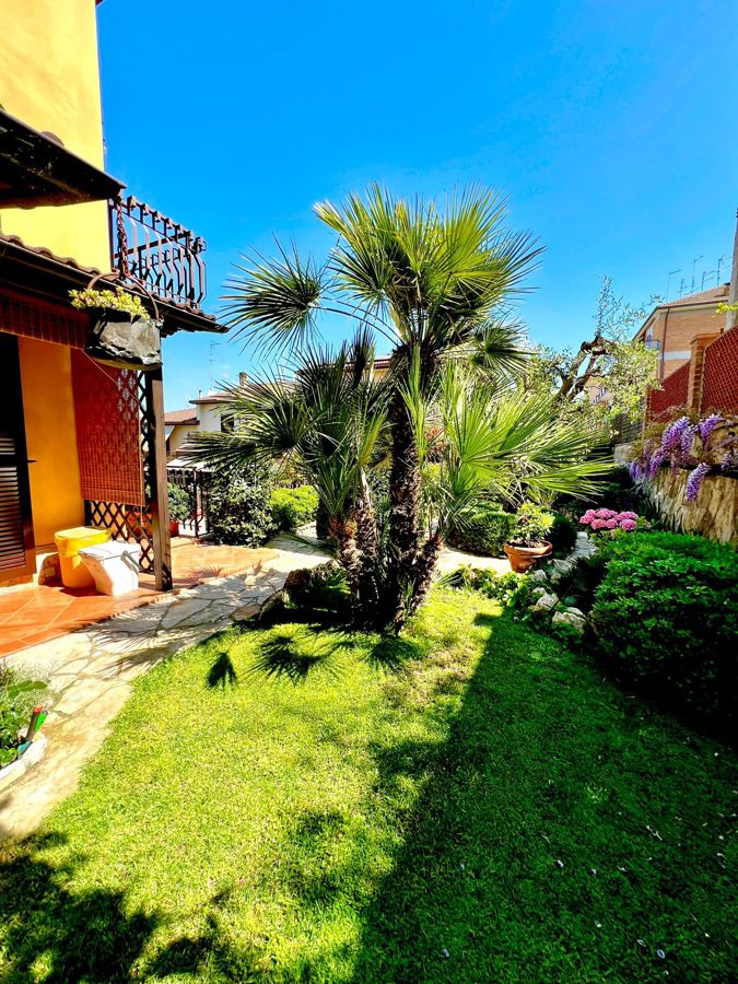 Foto 25 di 42 - Villa a schiera in vendita a Monterotondo