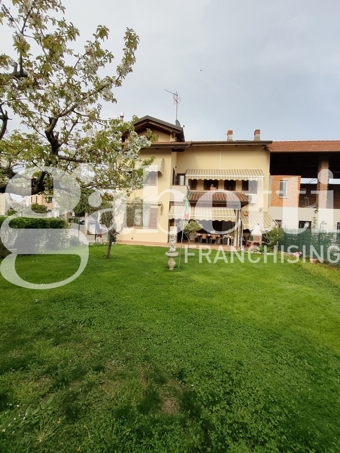 Foto 3 di 21 - Casa indipendente in vendita a Cossato