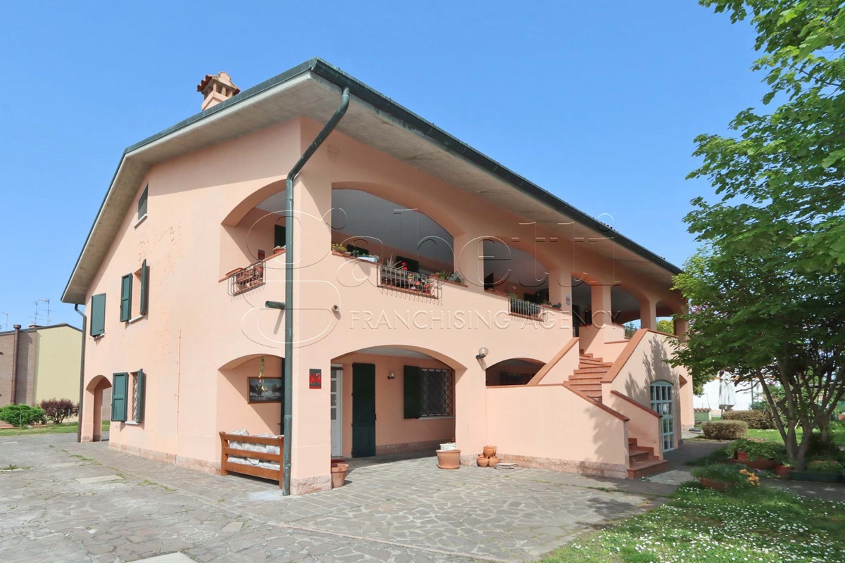 Foto 1 di 27 - Appartamento in vendita a Ferrara