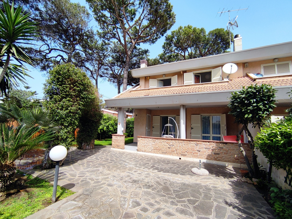 Foto 1 di 24 - Villa a schiera in vendita a Anzio