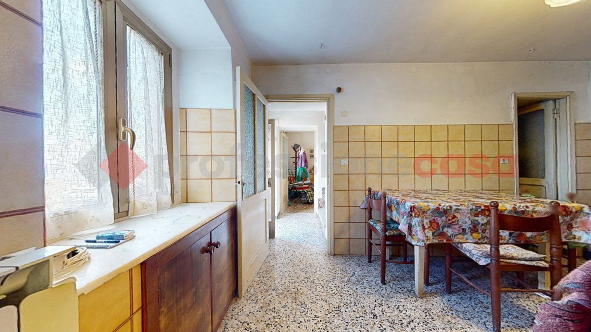Foto 7 di 13 - Casa indipendente in vendita a Casola in Lunigiana