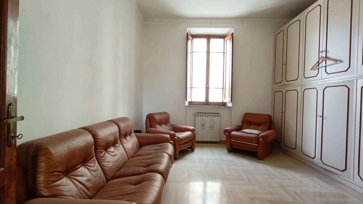 Foto 11 di 34 - Appartamento in vendita a Siena